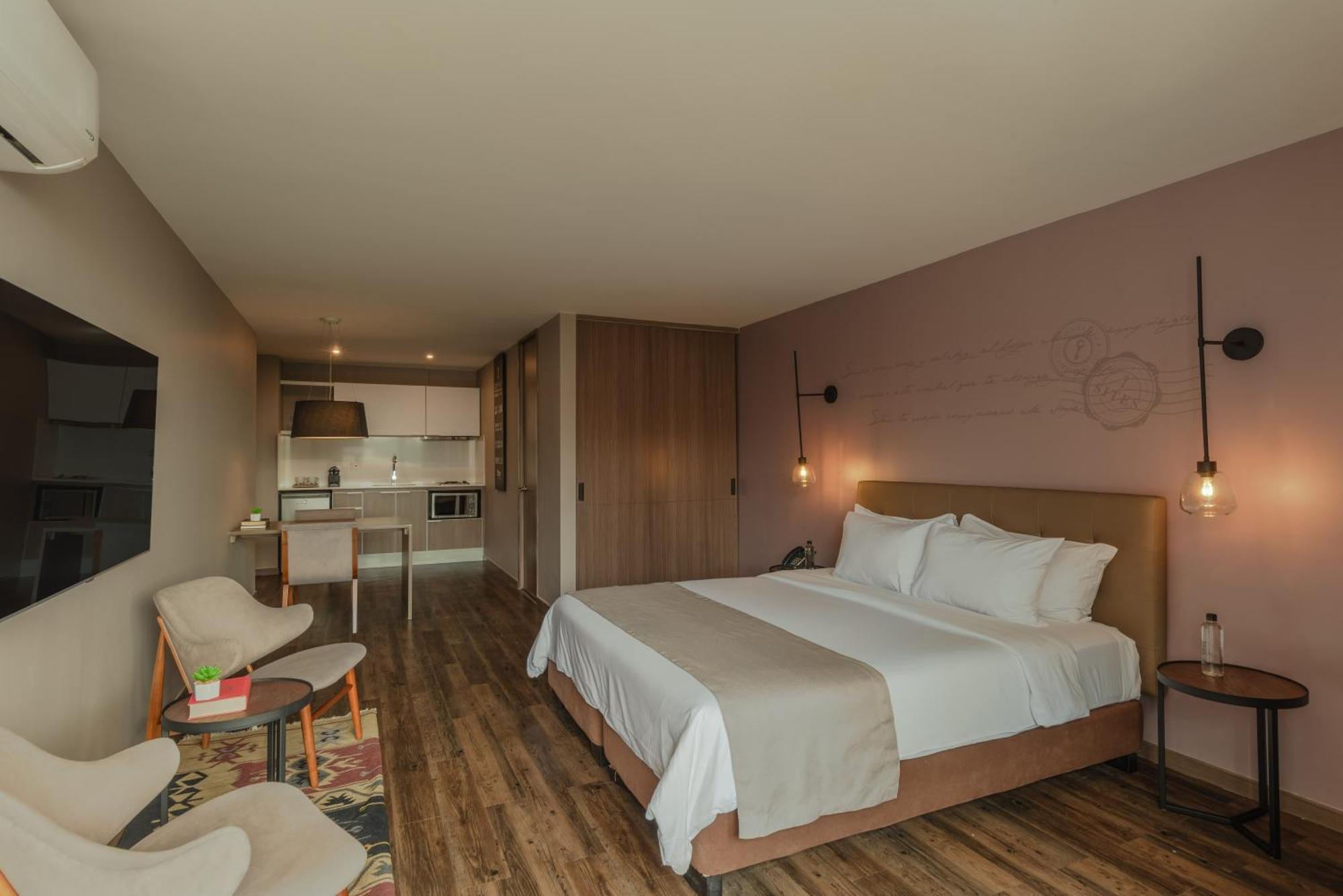 Sites Hotel Medellín Eksteriør billede A room at the hotel