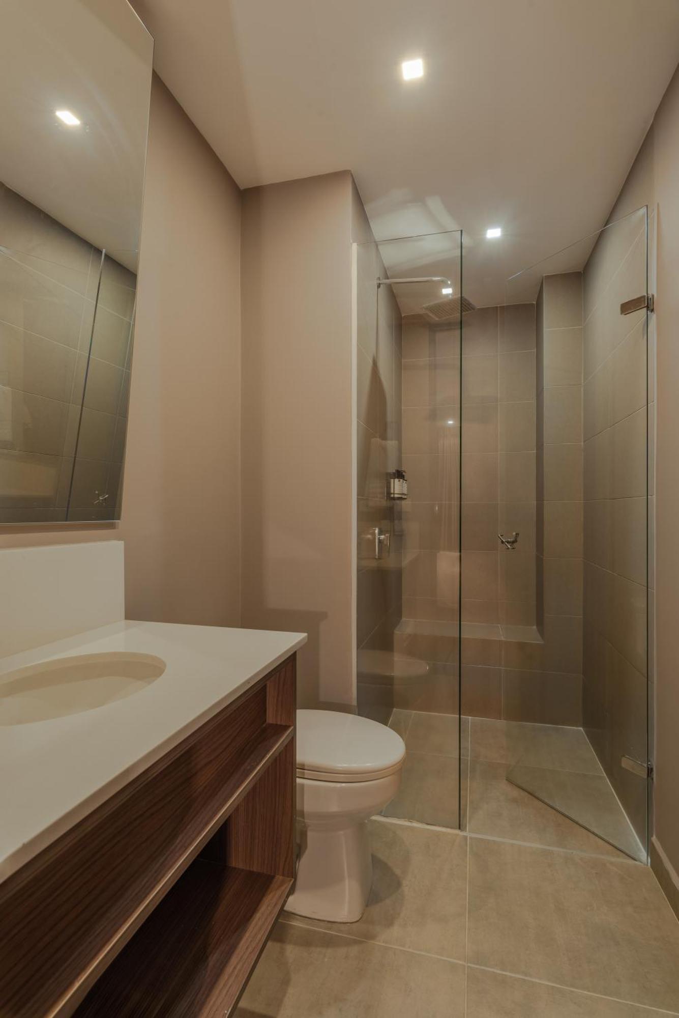Sites Hotel Medellín Eksteriør billede A shower enclosure