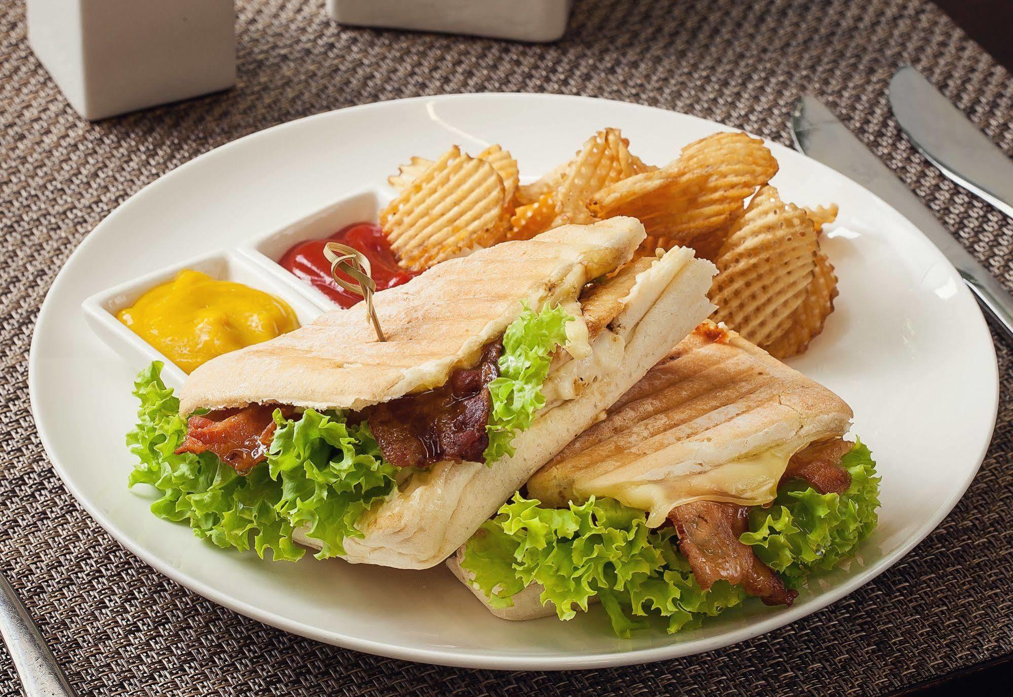 Sites Hotel Medellín Eksteriør billede A club sandwich