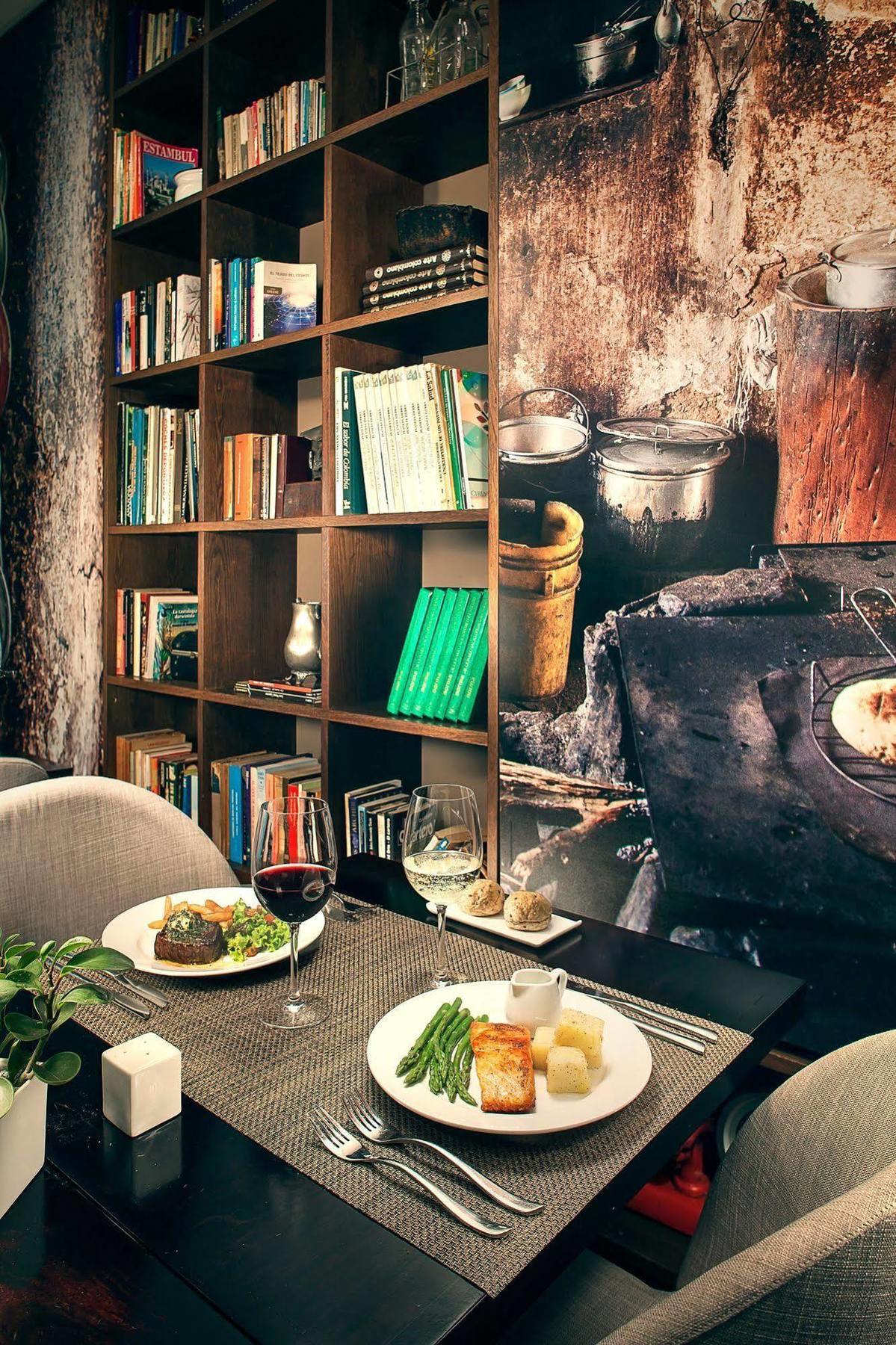 Sites Hotel Medellín Eksteriør billede Restaurant
