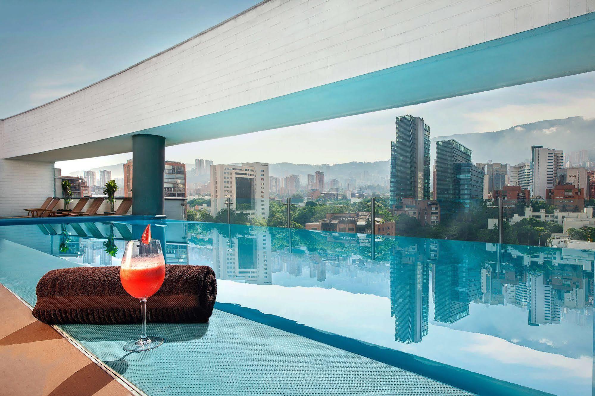 Sites Hotel Medellín Eksteriør billede View from the rooftop pool