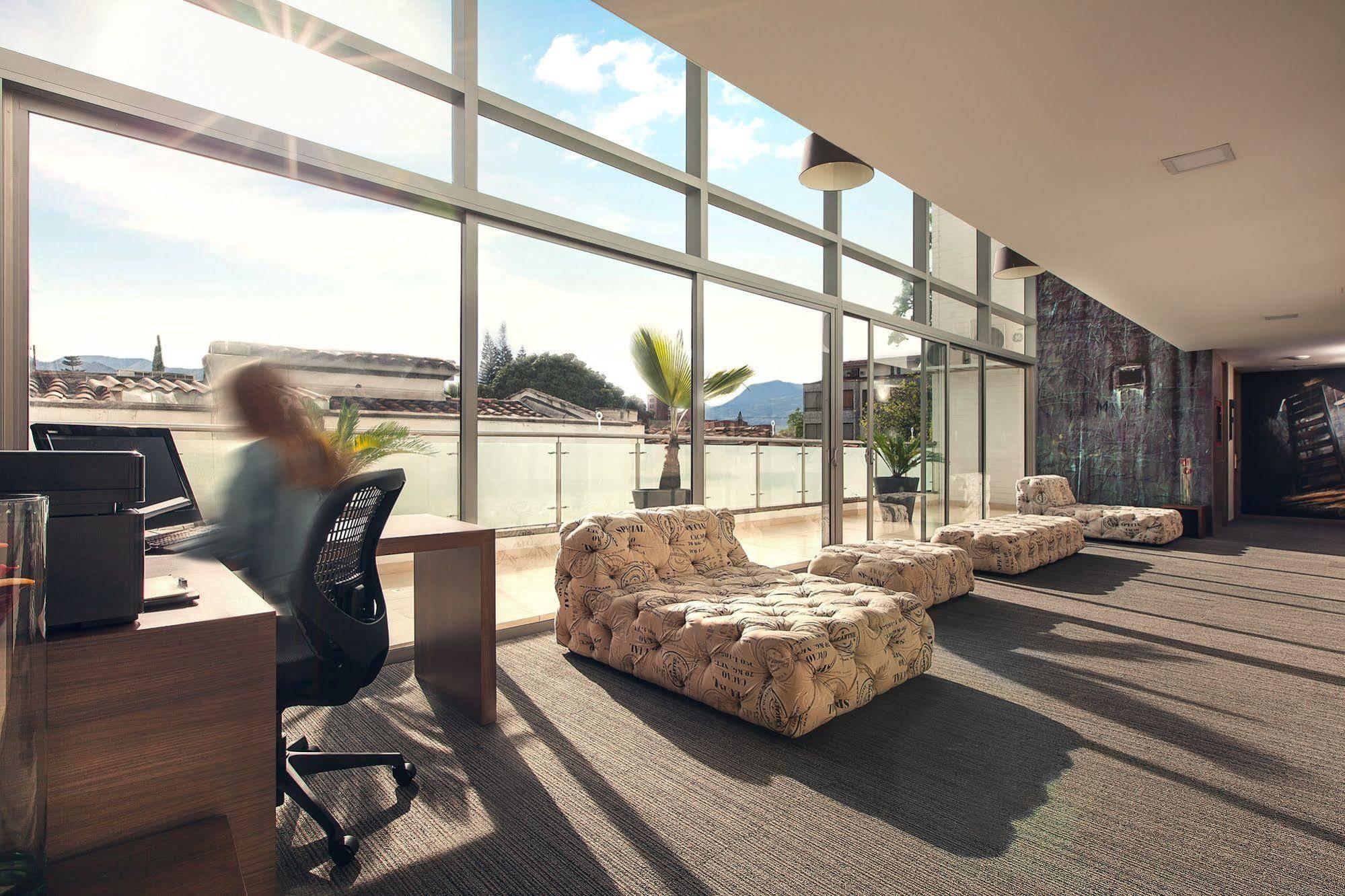 Sites Hotel Medellín Eksteriør billede Office interior