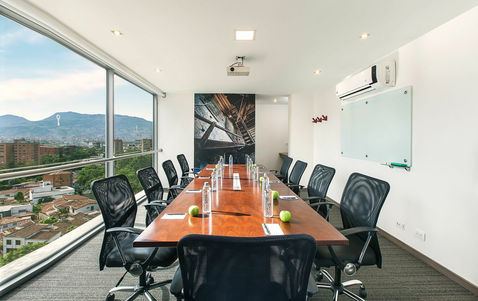 Sites Hotel Medellín Eksteriør billede Meeting room at the hotel